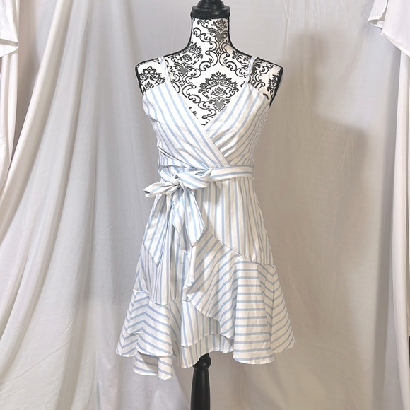 Adorable blue and white dress - Picture 2 of 7